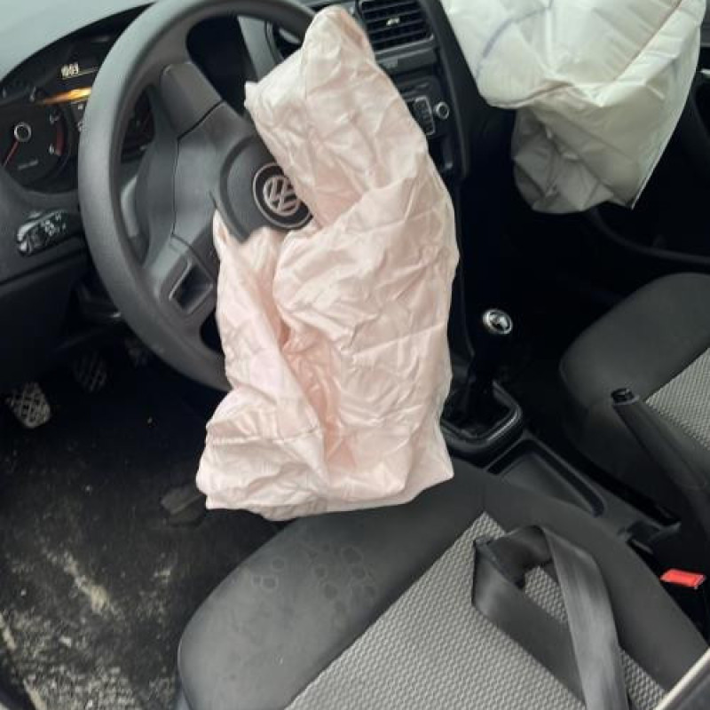 Actionneur verrou trappe d'essence VOLKSWAGEN POLO 5 Photo n°11