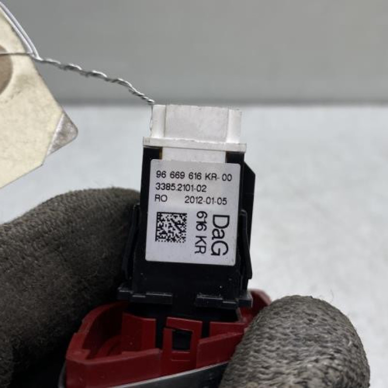 Bouton de warning CITROEN C3 2 Photo n°4