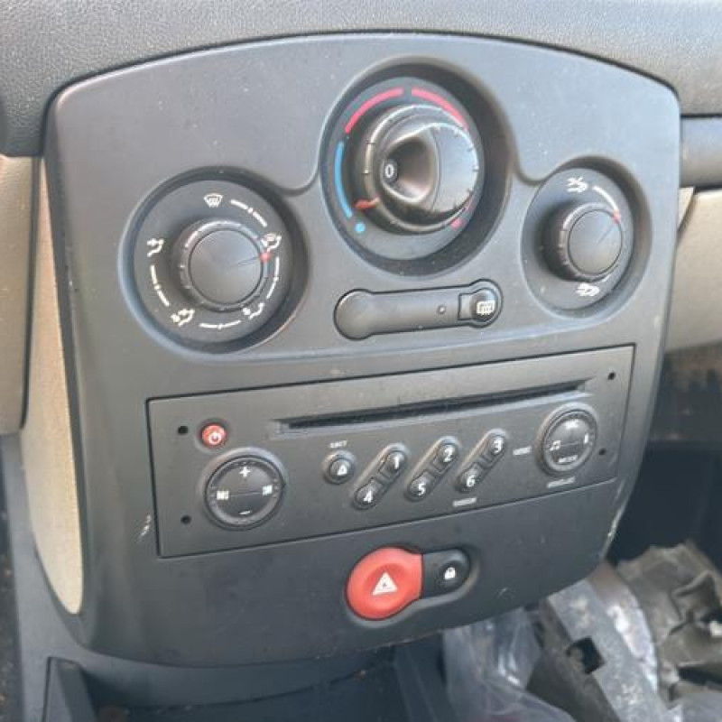 Feu arriere principal droit (feux) RENAULT CLIO 3 Photo n°17