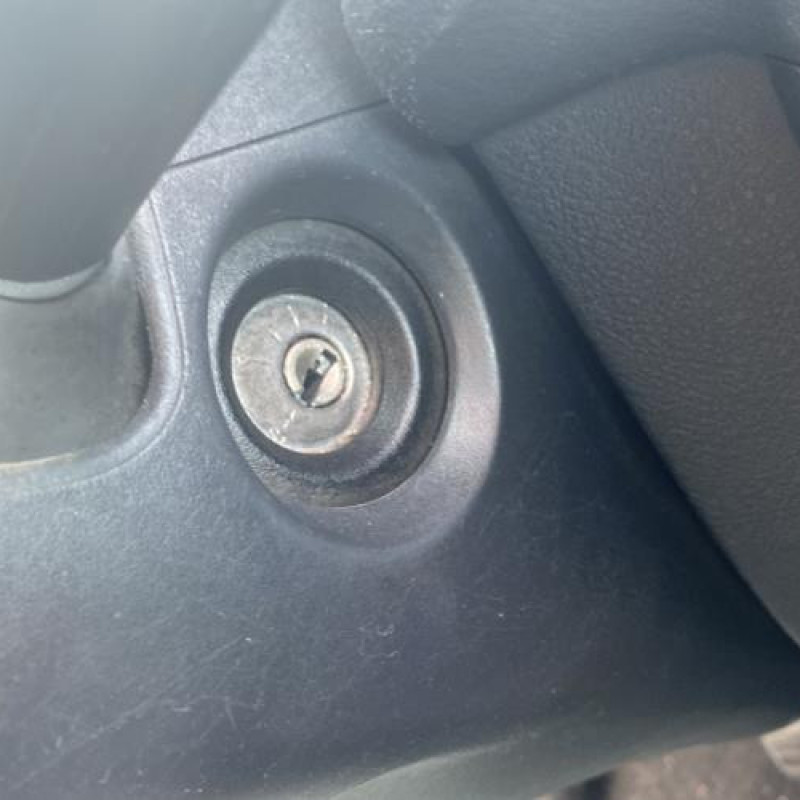 Leve vitre electrique avant gauche RENAULT CLIO 2 Photo n°18
