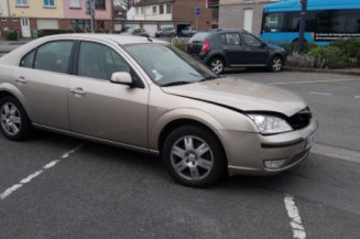 Serrure avant droit FORD MONDEO 2