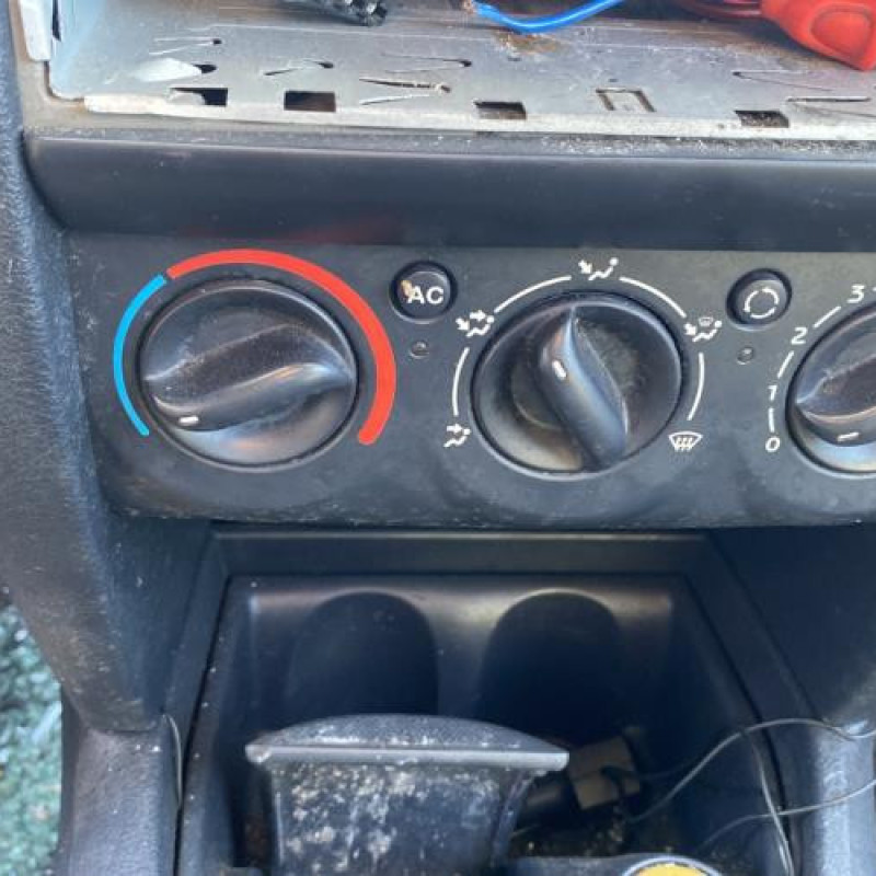 Poignee porte avant droit RENAULT CLIO 2 Photo n°15