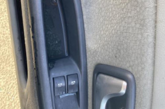 Poignee porte avant gauche RENAULT CLIO 2