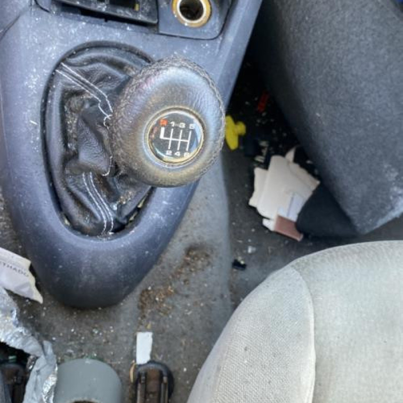 Poignee porte avant gauche RENAULT CLIO 2 Photo n°16