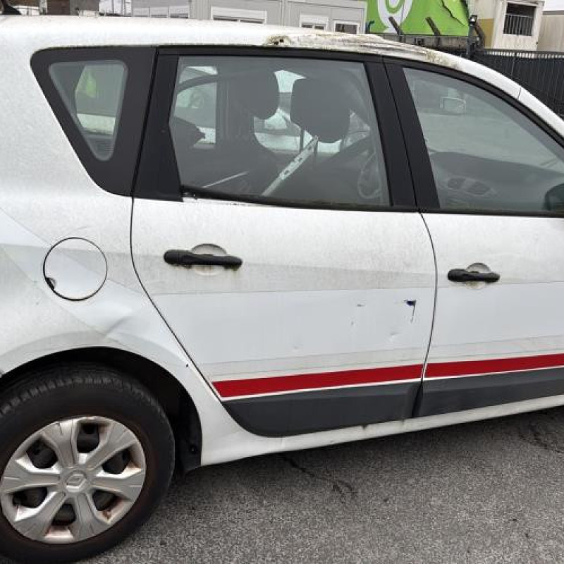 Feu arriere principal droit (feux) RENAULT SCENIC 3 Photo n°6