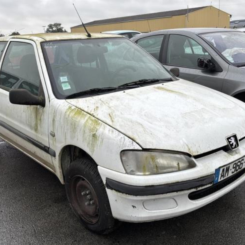 Feu arriere stop central PEUGEOT 106 Photo n°6