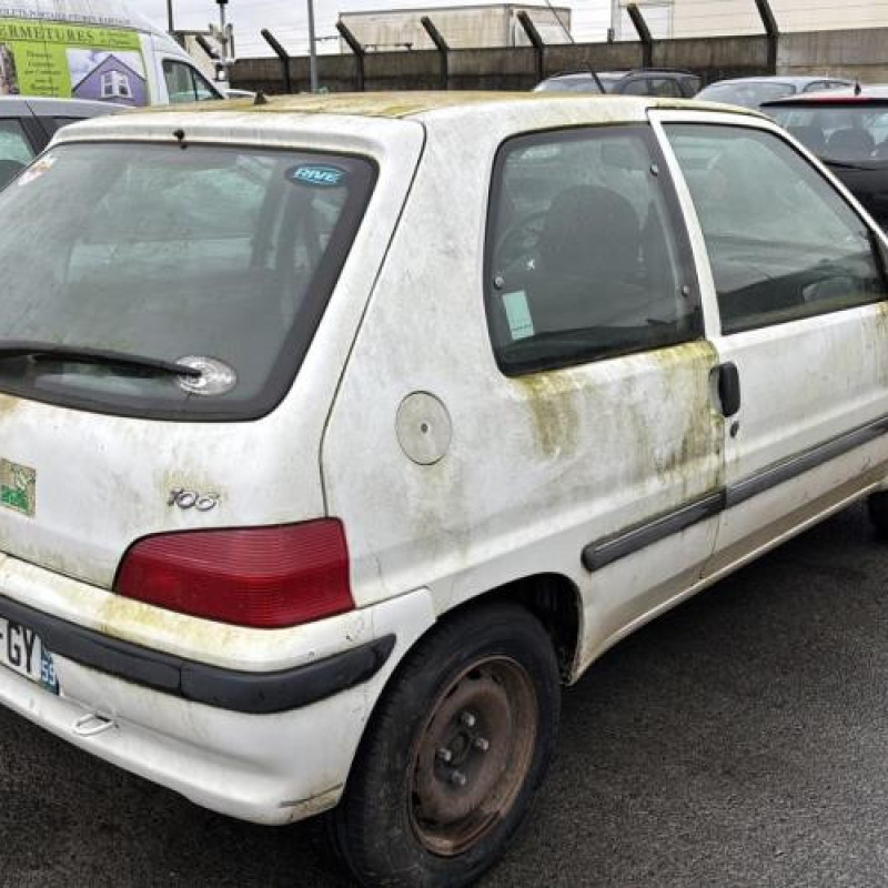 Feu arriere stop central PEUGEOT 106 Photo n°8