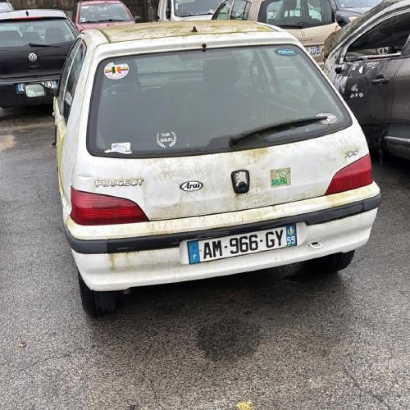 Feu arriere stop central PEUGEOT 106 Photo n°10
