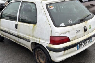 Feu arriere stop central PEUGEOT 106