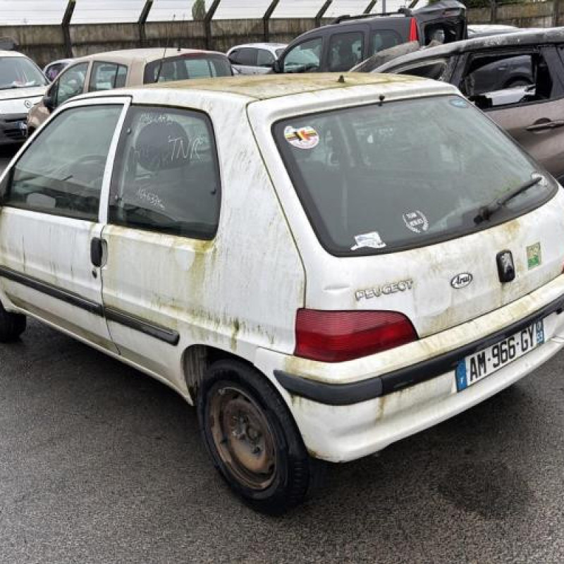 Feu arriere stop central PEUGEOT 106 Photo n°15