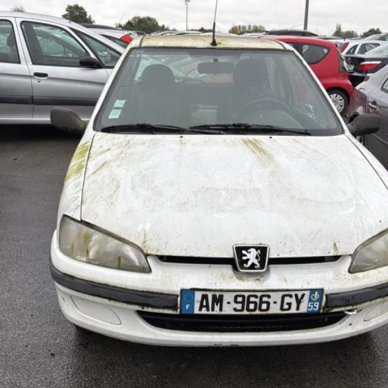 Feu arriere stop central PEUGEOT 106 Photo n°17