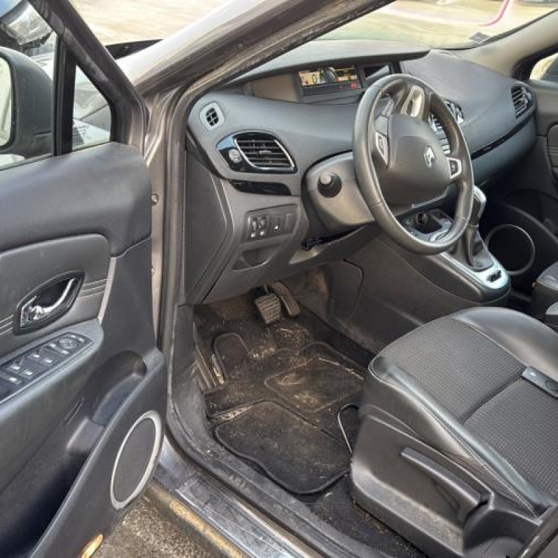 Feu arriere principal droit (feux) RENAULT SCENIC 3 Photo n°9