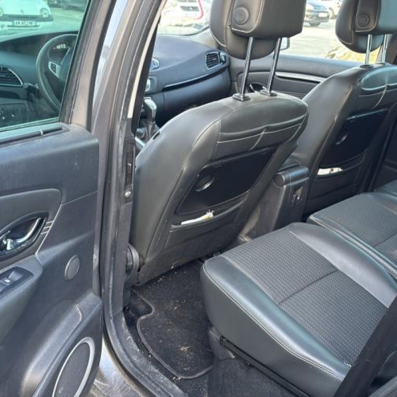 Feu arriere principal droit (feux) RENAULT SCENIC 3 Photo n°10