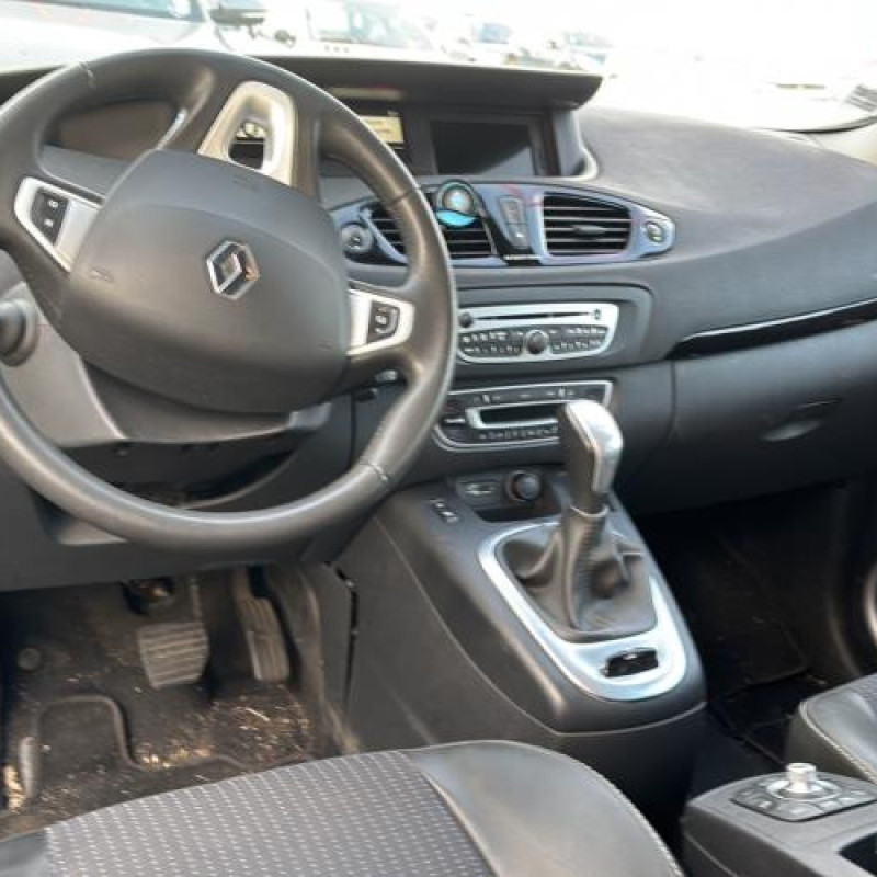 Feu arriere principal droit (feux) RENAULT SCENIC 3 Photo n°12