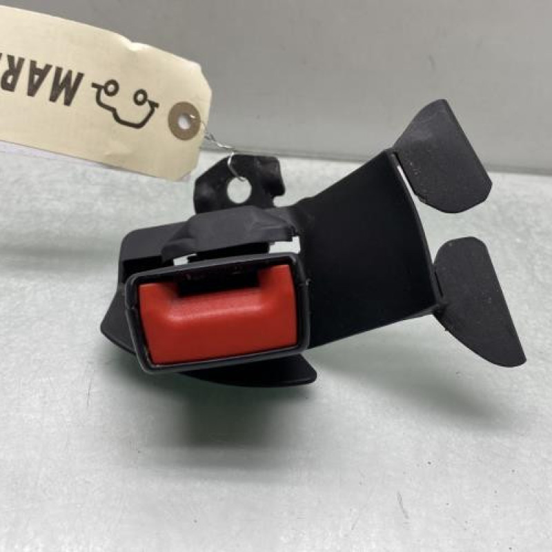 Attache ceinture arriere droit AUDI A4 3 Photo n°1