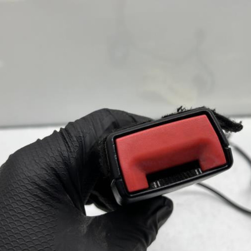 Attache ceinture avant droit AUDI A4 3 Photo n°4