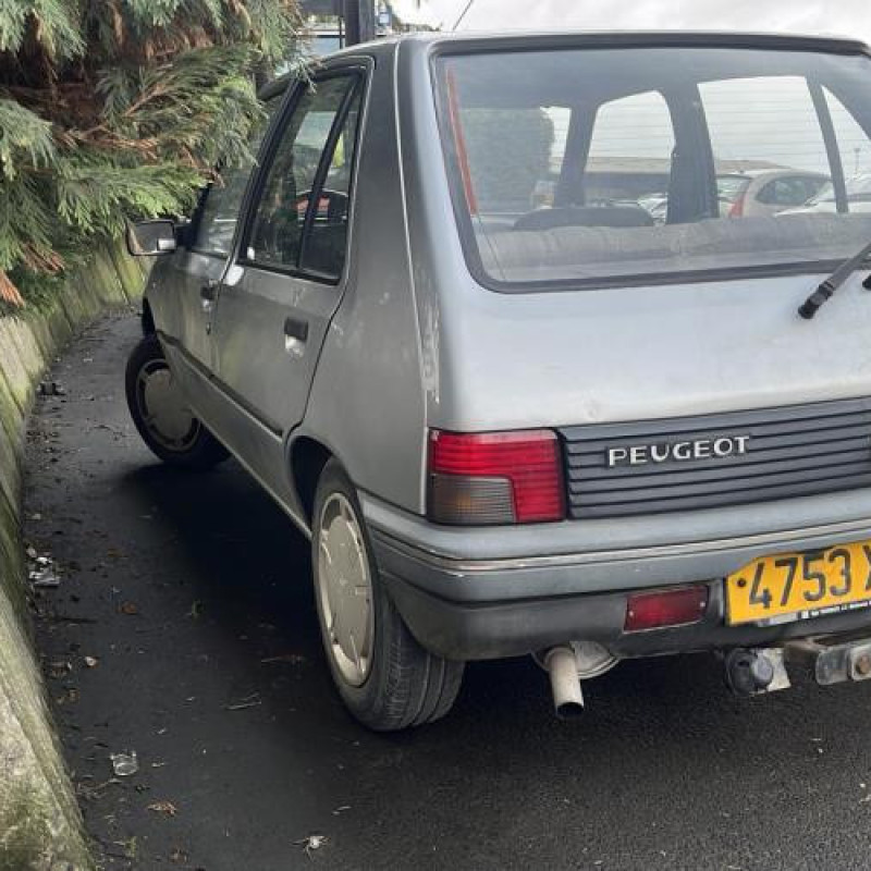 Anti brouillard arriere gauche PEUGEOT 205 Photo n°12