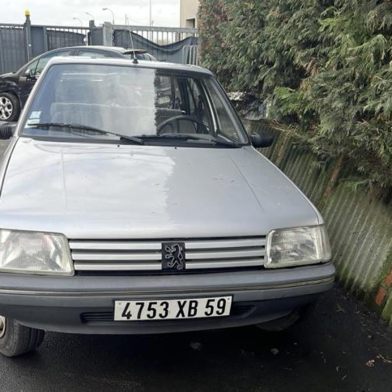 Anti brouillard arriere gauche PEUGEOT 205 Photo n°13