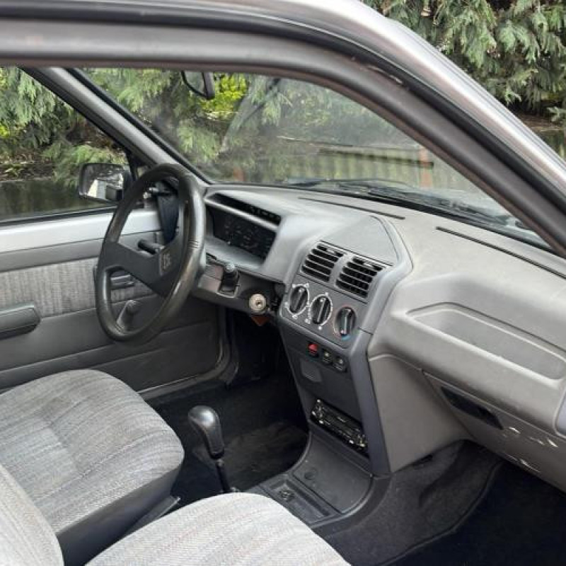 Optique avant secondaire gauche (feux)(clignotant) PEUGEOT 205 Photo n°6