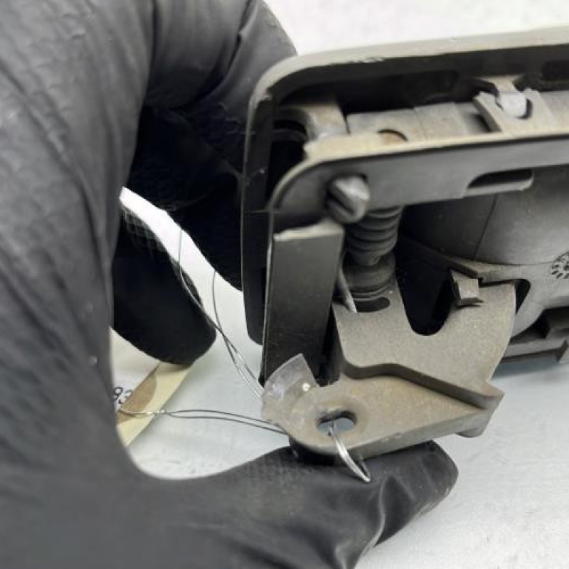 Poignee interieur arriere droit PEUGEOT 205 Photo n°4
