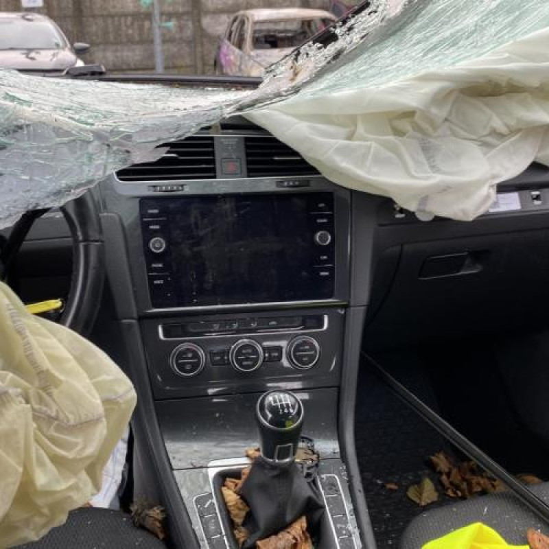 Actionneur verrou trappe d'essence VOLKSWAGEN GOLF 7 Photo n°20
