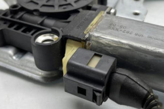 Leve vitre electrique avant gauche TOYOTA YARIS 1