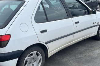 Retroviseur gauche PEUGEOT 306