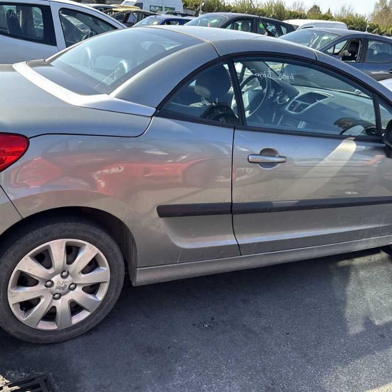 PEUGEOT 207 PHASE 2 CABRIOLET 1.6i - 16V Photo n°17