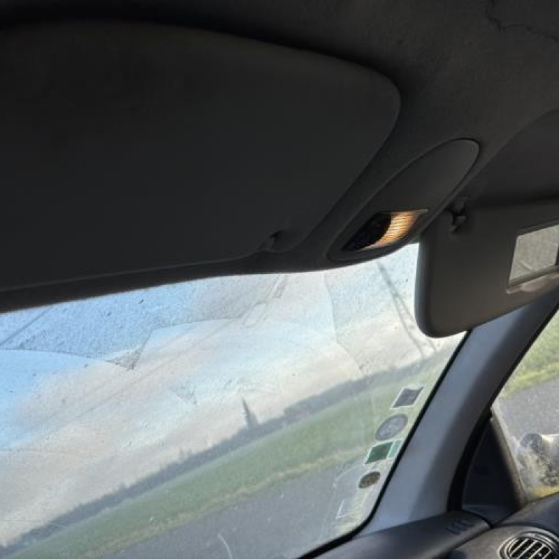 Pare boue arriere droit PEUGEOT 206 Photo n°12