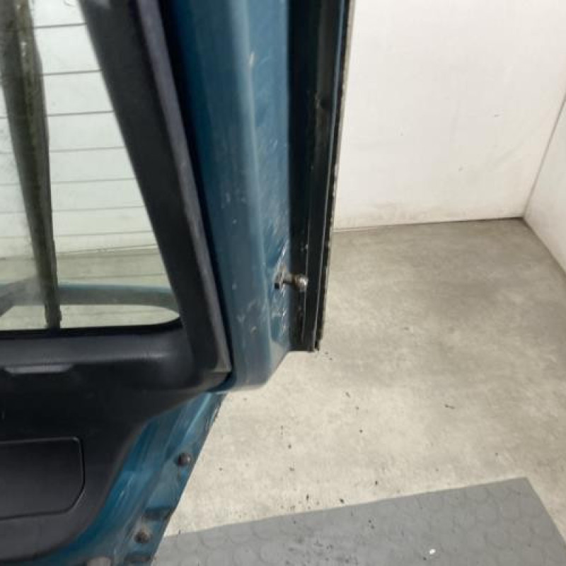 Malle/Hayon arriere MAZDA 323 5 Photo n°10
