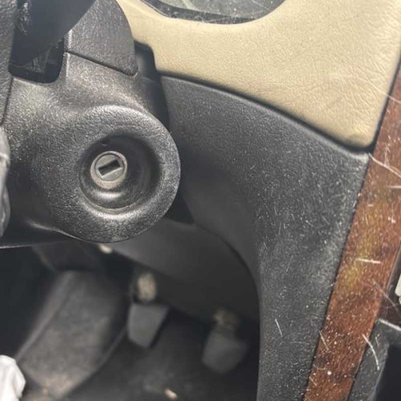 Attache ceinture arriere droit PEUGEOT 307 Photo n°15