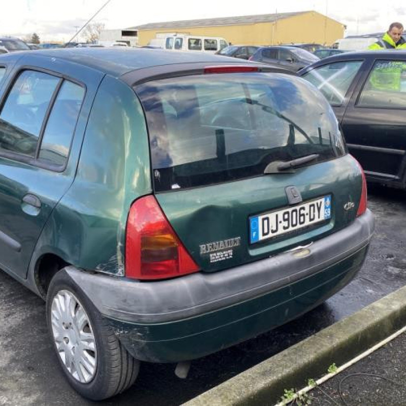Calandre RENAULT CLIO 2 Photo n°8