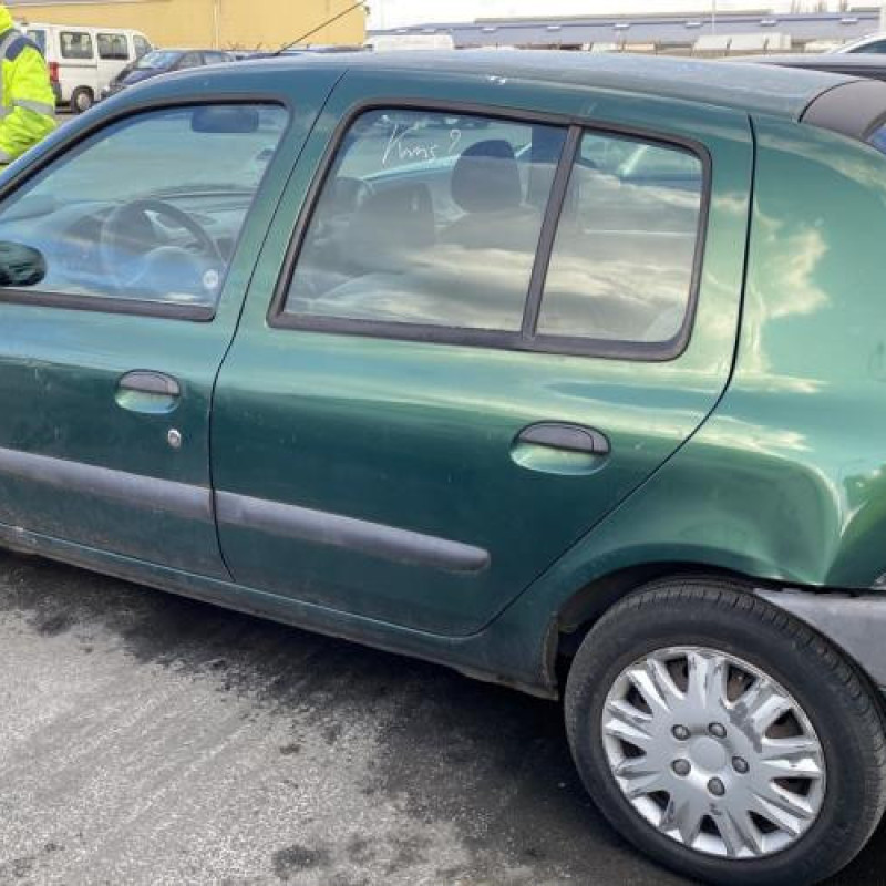 Calandre RENAULT CLIO 2 Photo n°10