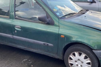Calandre RENAULT CLIO 2