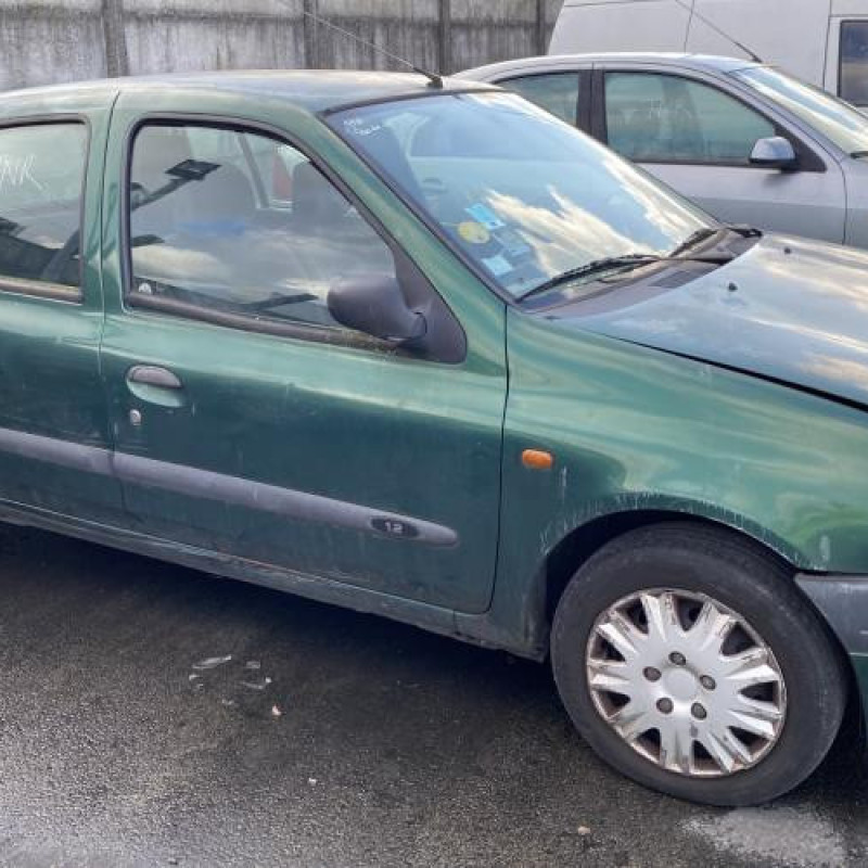 Calandre RENAULT CLIO 2 Photo n°11