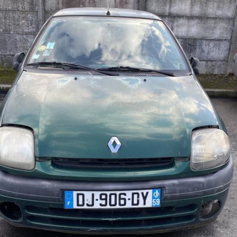 Calandre RENAULT CLIO 2 Photo n°12