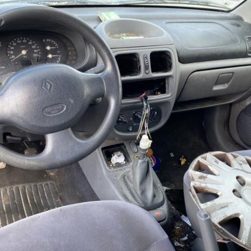 Calandre RENAULT CLIO 2 Photo n°19