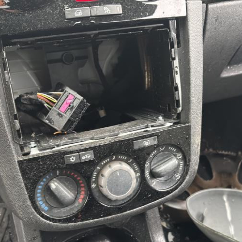 Poignee interieur avant gauche OPEL CORSA D Photo n°16