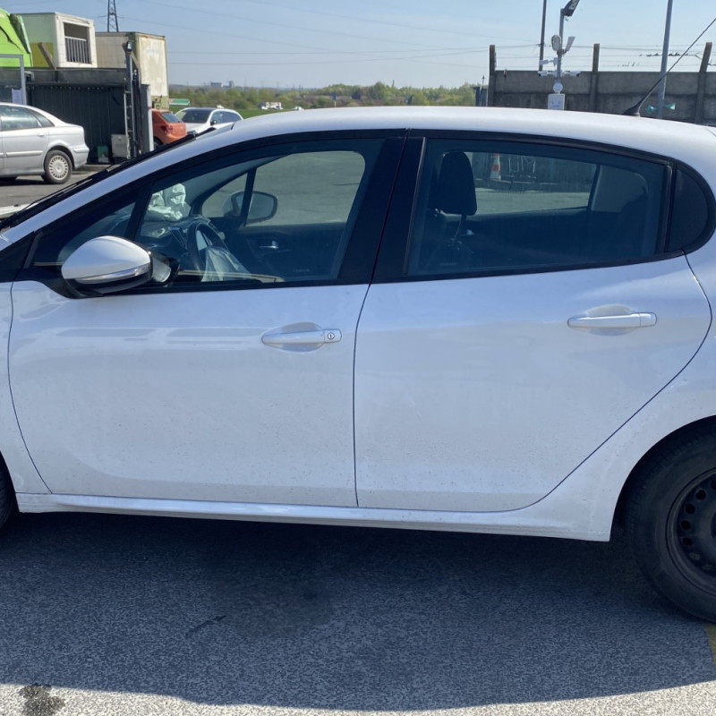 PEUGEOT 208 1 PHASE 1 1.4 HDI - 8V TURBO Photo n°6
