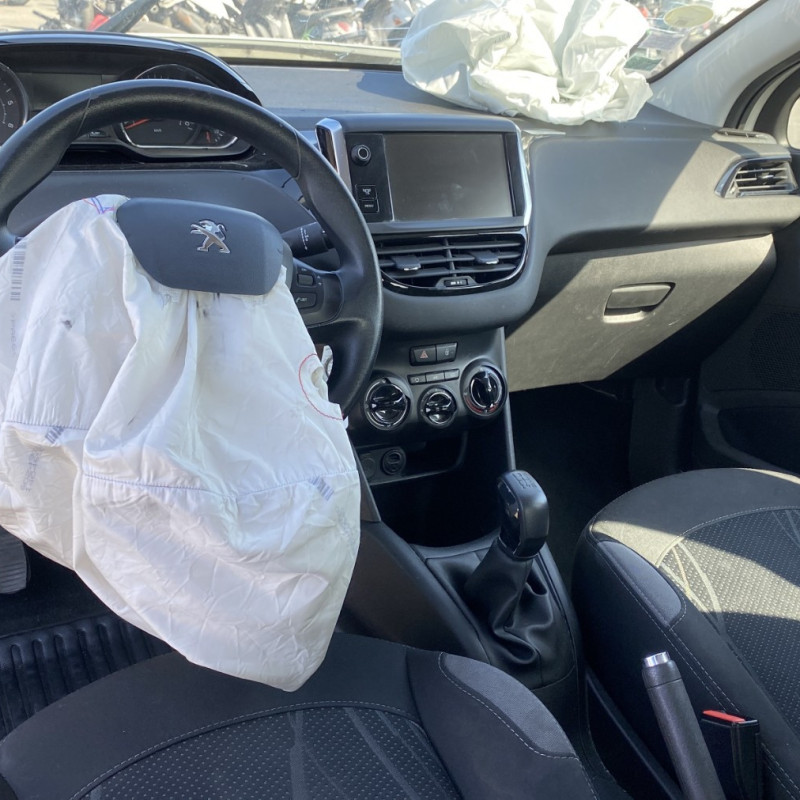 PEUGEOT 208 1 PHASE 1 1.4 HDI - 8V TURBO Photo n°14