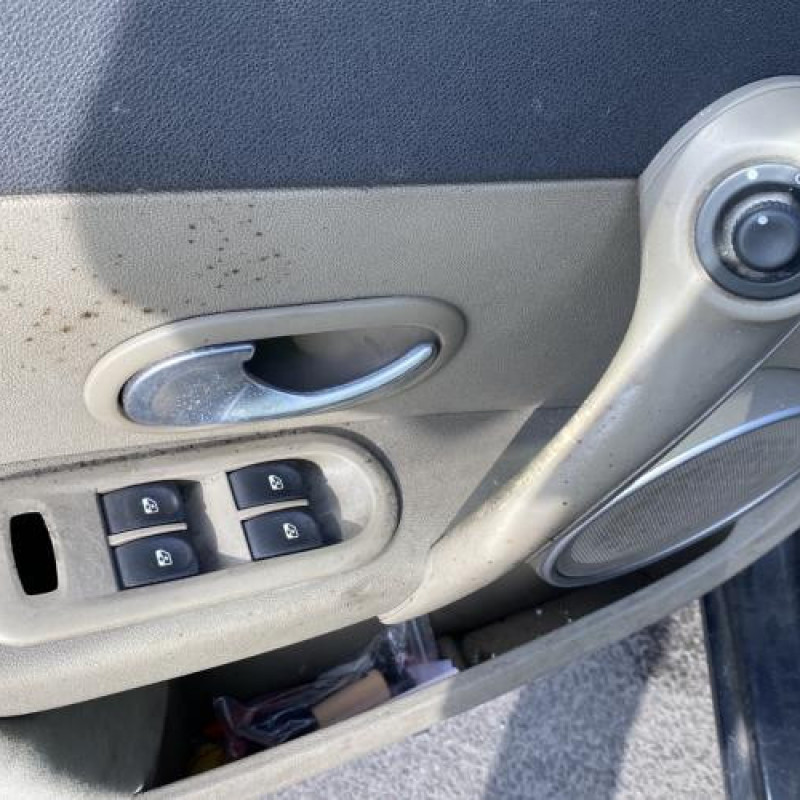 Pompe à carburant RENAULT CLIO 3 Photo n°9