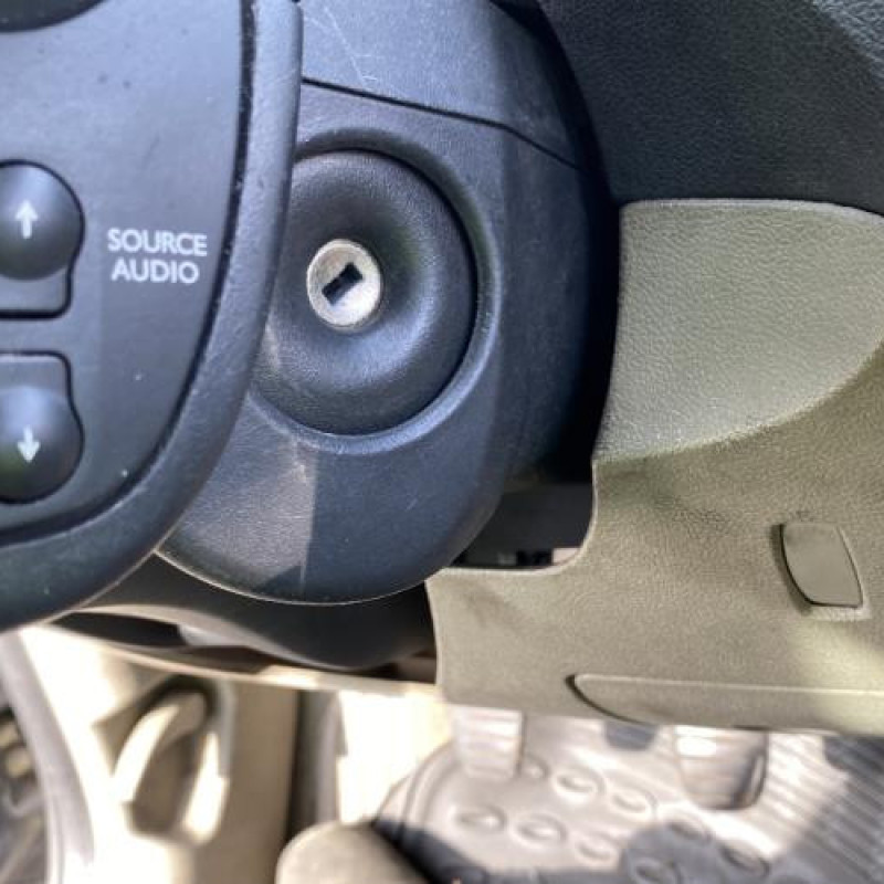 Pompe à carburant RENAULT CLIO 3 Photo n°20