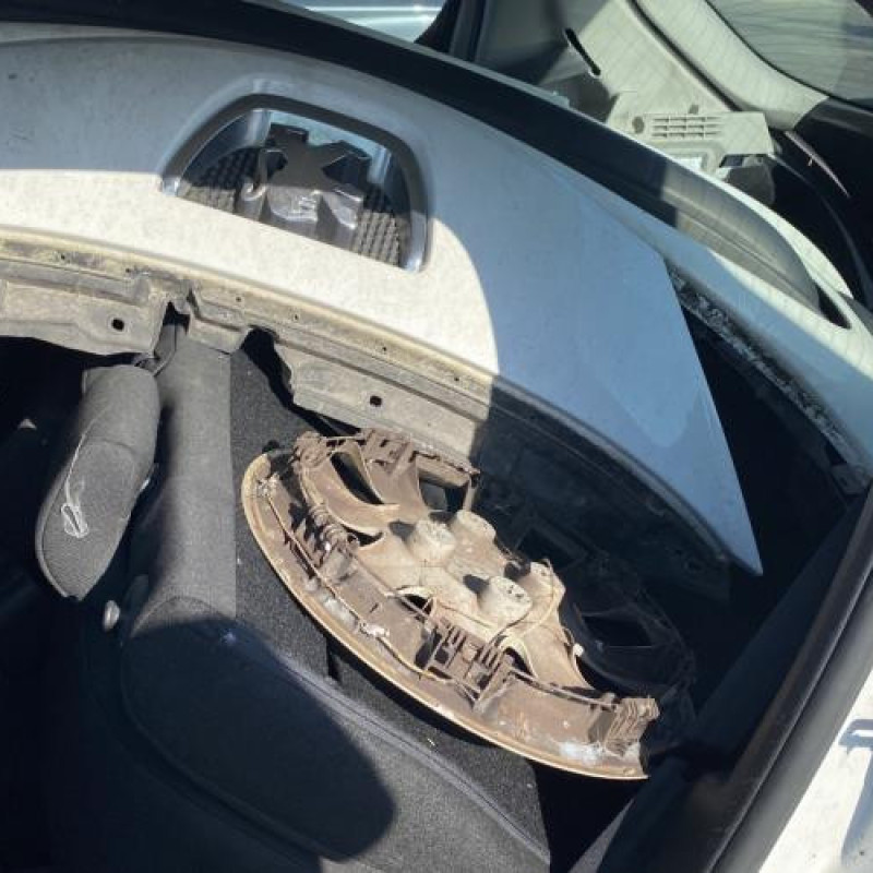 Vitre arriere droit PEUGEOT 207 Photo n°16