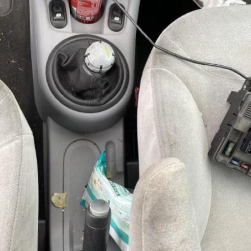 Pare boue arriere droit CITROEN C3 1 Photo n°8