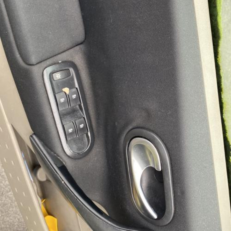 Ceinture arriere gauche RENAULT MEGANE 2 Photo n°9