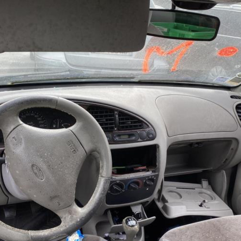 Calandre FORD FIESTA 4 Photo n°13