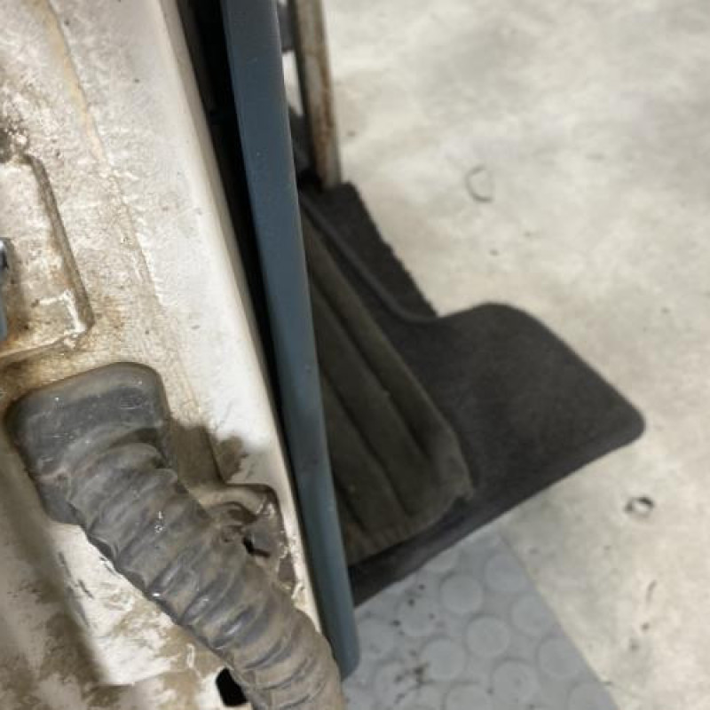 Porte avant droit RENAULT EXPRESS Photo n°4