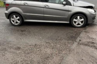 Aile avant droit MERCEDES CLASSE B 245