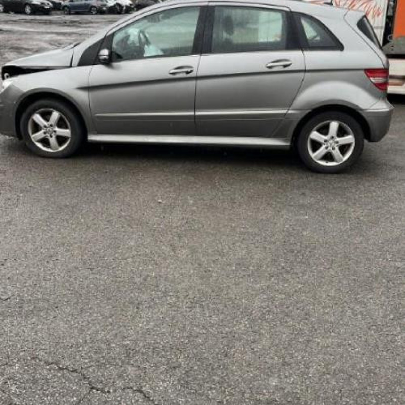 Aile avant droit MERCEDES CLASSE B 245 Photo n°13