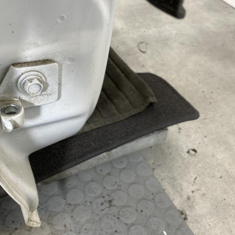 Porte avant droit OPEL CORSA D Photo n°6